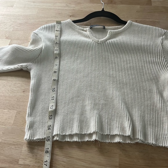Brandy Melville sweater - Picture 8 of 8